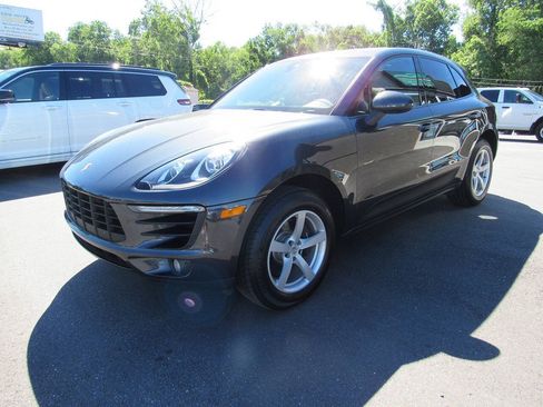 Used 2018 Porsche Macan AWD/4WD image 9