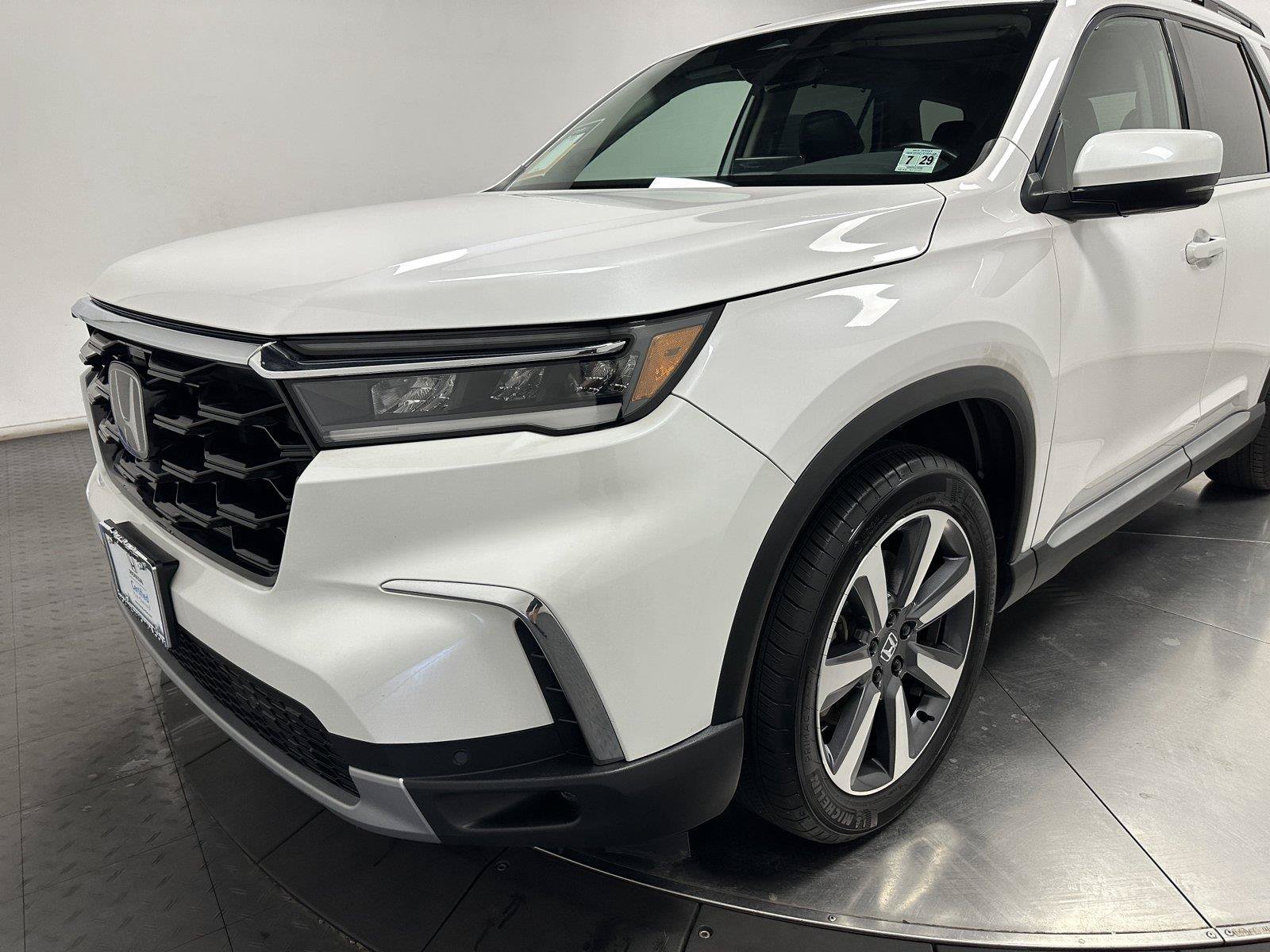Used 2025 Honda Pilot Touring image 7