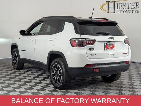 Used 2025 Jeep Compass Trailhawk AWD/4WD image 5