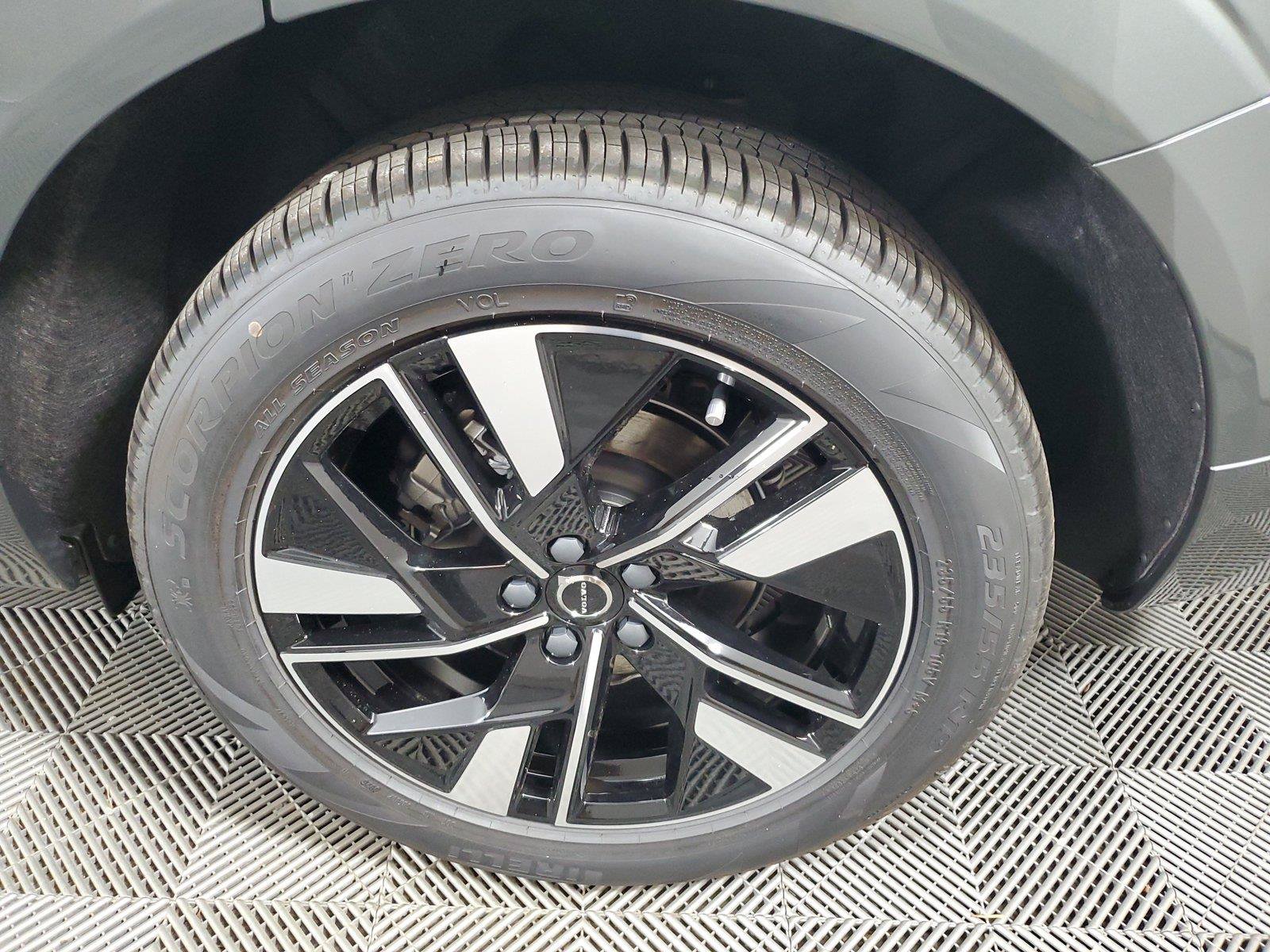 New 2027 Volvo XC60 B5 Core AWD/4WD image 11
