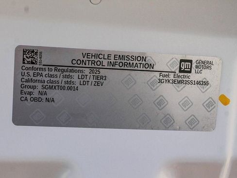 Certified 2025 Cadillac Optiq Sport 1 AWD/4WD image 18