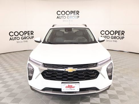 Used 2024 Chevrolet Trax LT FWD image 8