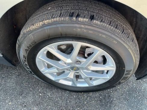 Used 2023 Chevrolet Equinox LT w/ Driver Convenience Package image 18