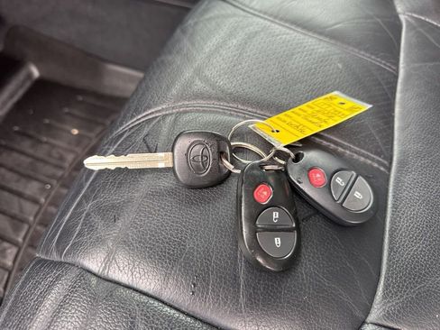 Used 2016 Toyota Tundra SR5 w/ SR5 Upgrade Package image 33