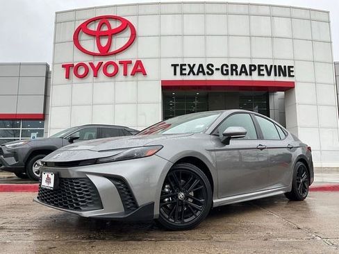Used 2025 Toyota Camry SE FWD image 2