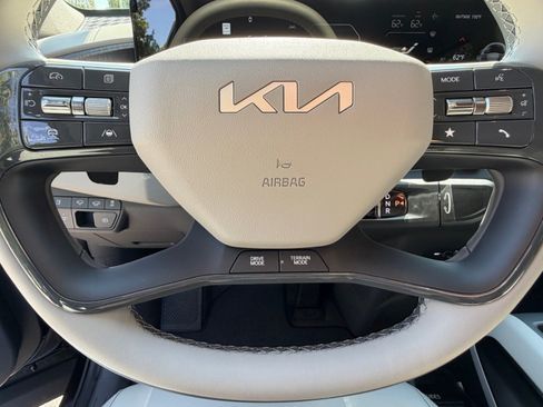 Certified 2026 Kia EV9 Wind AWD/4WD image 30