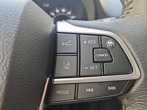 Used 2025 Toyota Sienna XLE FWD image 29