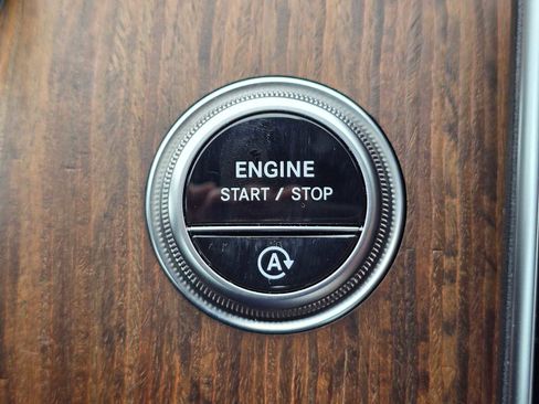 Used 2025 Mercedes-Benz C 300 Sedan image 33