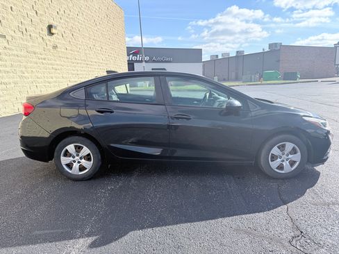Used 2018 Chevrolet Cruze LS image 6