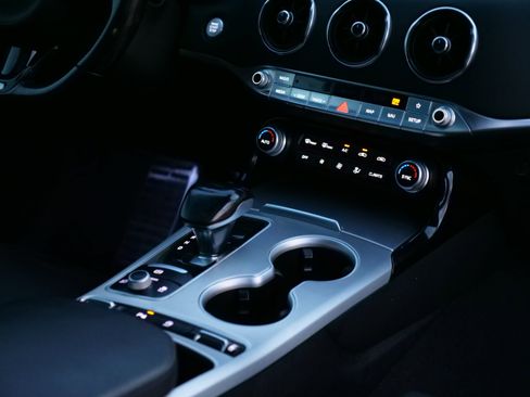 Used 2018 Kia Stinger GT2 image 22