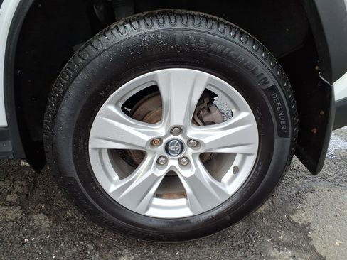 Certified 2020 Toyota RAV4 XLE w/ Convenience Package AWD/4WD image 12