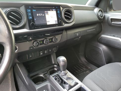 Used 2018 Toyota Tacoma TRD Sport RWD image 21