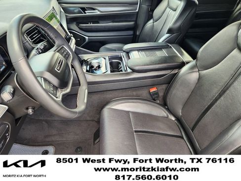 Used 2024 Jeep Wagoneer L Series II w/ Flexible Seating Group RWD image 12