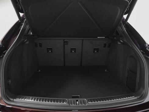 Certified 2026 Porsche Macan AWD/4WD image 17