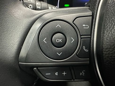 Used 2025 Toyota Corolla Cross XSE image 19