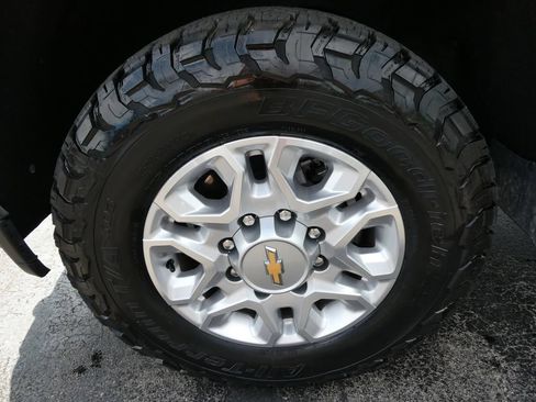 Certified 2022 Chevrolet Silverado 2500 LT w/ Convenience Package AWD/4WD image 11