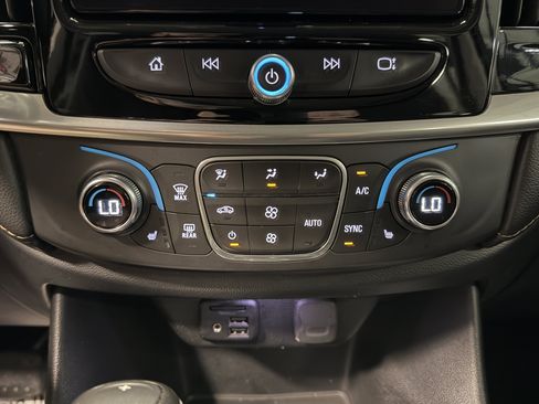 Used 2020 Chevrolet Traverse RS FWD image 13