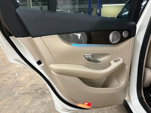 Used 2017 Mercedes-Benz GLC 300 4MATIC image 28