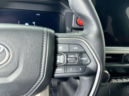 Used 2025 Toyota 4Runner TRD Off-Road Premium AWD/4WD image 17