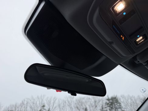 Used 2023 Ford Explorer XLT image 18