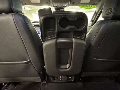 Used 2025 GMC Sierra 1500 SLT AWD/4WD image 23