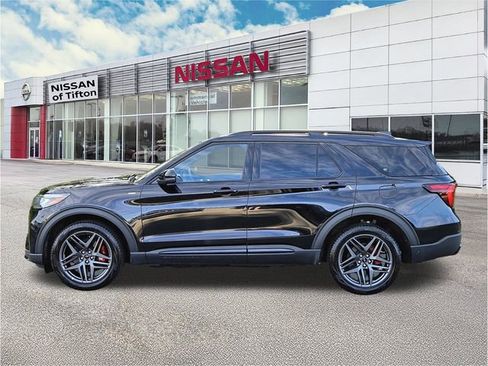 Used 2025 Ford Explorer ST-Line w/ ST-Line Street Pack AWD/4WD image 7