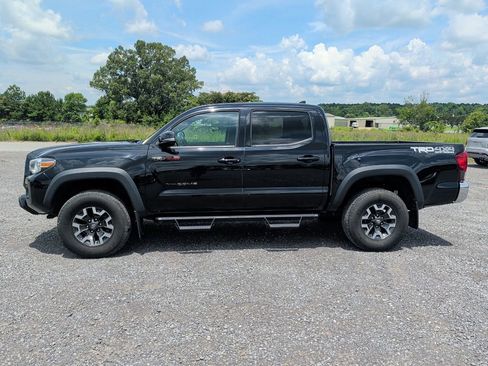 Used 2019 Toyota Tacoma TRD Off-Road AWD/4WD image 5