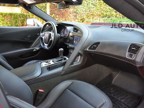 Used 2015 Chevrolet Corvette Z06 w/ 3LZ Preferred Equipment Group RWD image 9