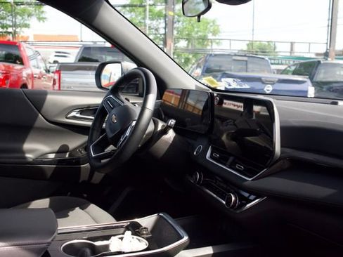 Used 2025 Chevrolet Equinox LT FWD image 20