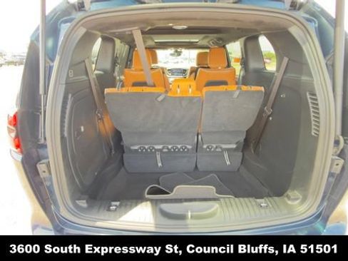 Used 2023 Chrysler Pacifica Pinnacle FWD image 34