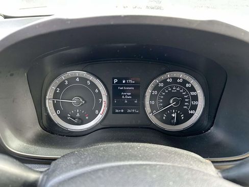 Used 2022 Hyundai Venue Limited FWD image 18