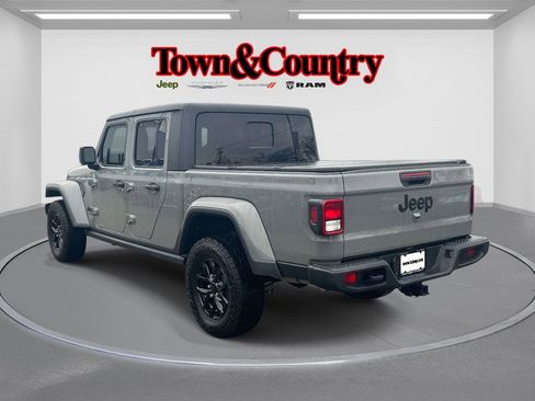 Certified 2022 Jeep Gladiator Sport AWD/4WD image 5