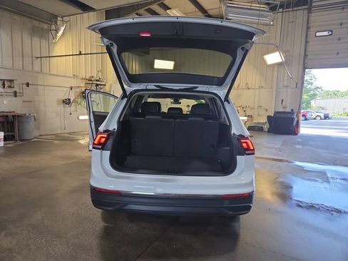 Used 2024 Volkswagen Tiguan SE FWD image 22