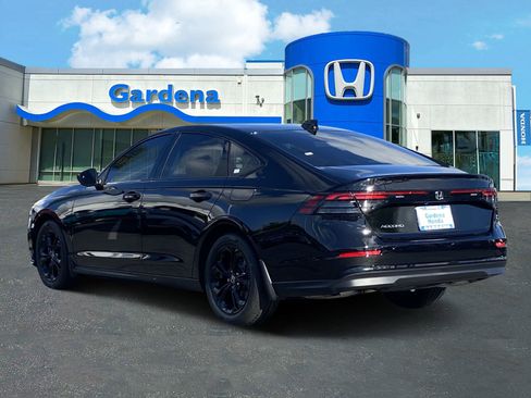Used 2025 Honda Accord SE image 4