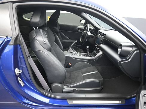 Used 2025 Toyota GR86 Premium RWD image 31