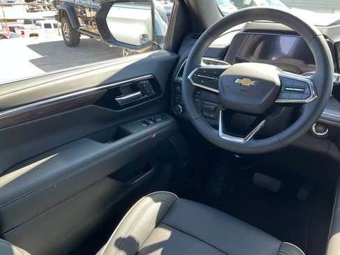 New 2026 Chevrolet Suburban Premier image 12