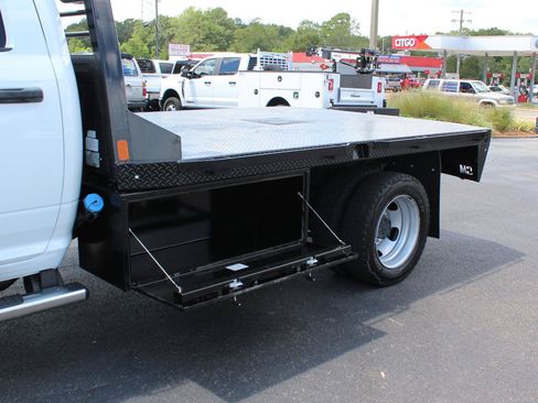 Used 2024 RAM 5500 Tradesman w/ Chrome Appearance Group AWD/4WD image 16