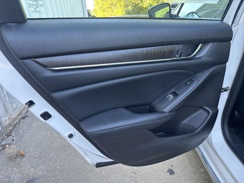 Used 2018 Honda Accord Touring image 11