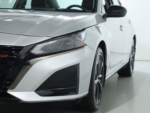 Used 2024 Nissan Altima 2.5 SR w/ SR Premium Package image 5