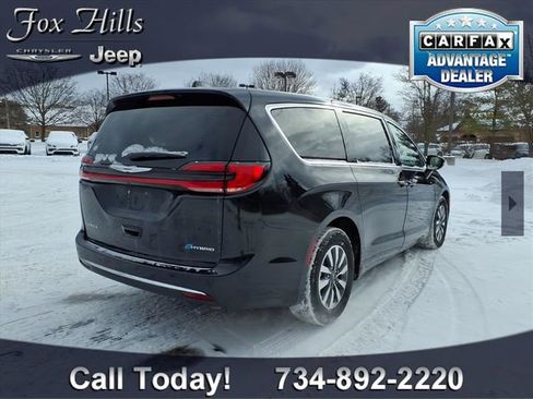 Certified 2024 Chrysler Pacifica Select image 9