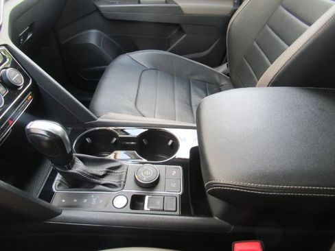 Used 2022 Volkswagen Atlas SEL Premium image 47