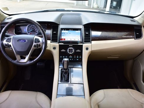 Used 2017 Ford Taurus Limited FWD image 25