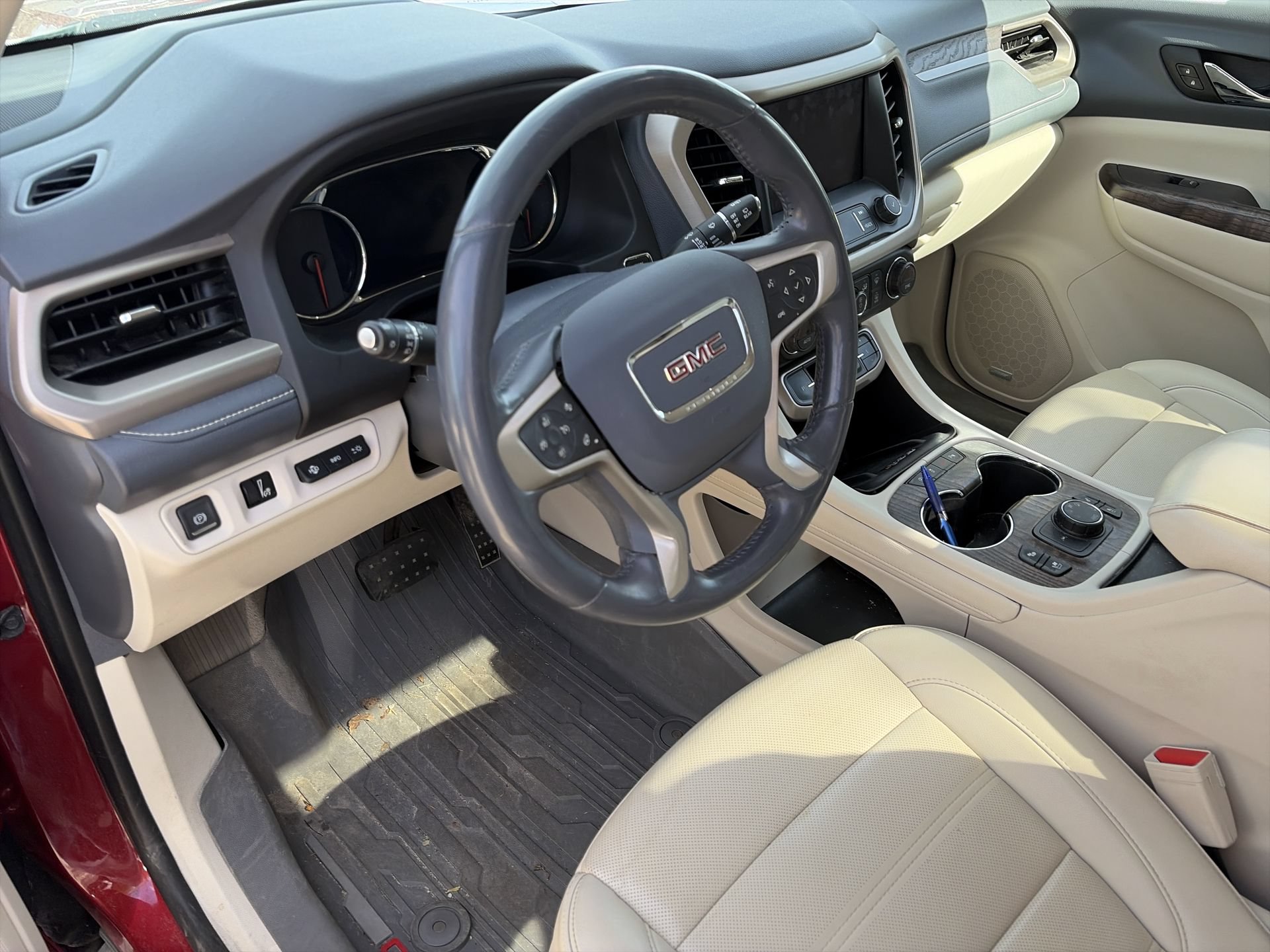 Used 2021 GMC Acadia Denali w/ Denali Technology Package AWD/4WD image 11