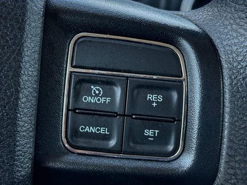 Used 2018 Dodge Journey SE w/ Blacktop Package FWD image 19