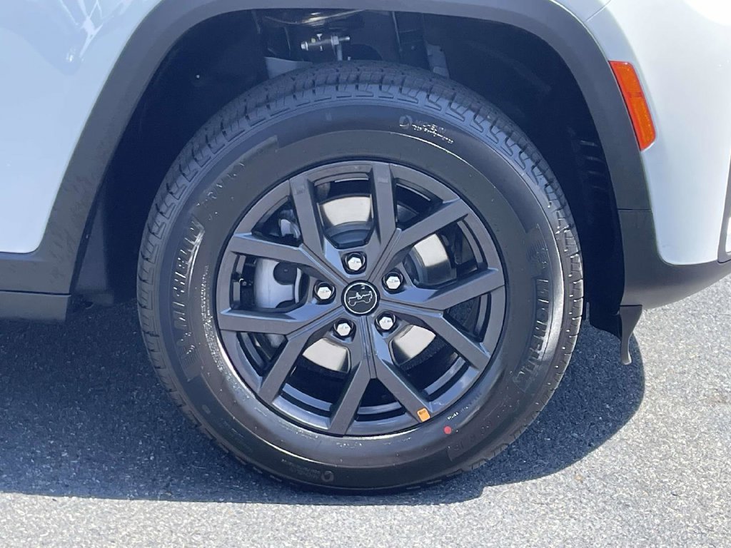 New 2027 Jeep Grand Cherokee Altitude AWD/4WD image 10