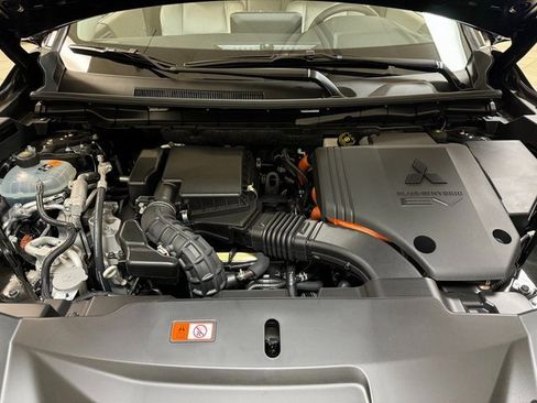 Used 2024 Mitsubishi Outlander 4WD Plug-In Hybrid image 27