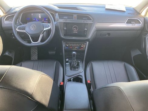 Used 2022 Volkswagen Tiguan SE image 12