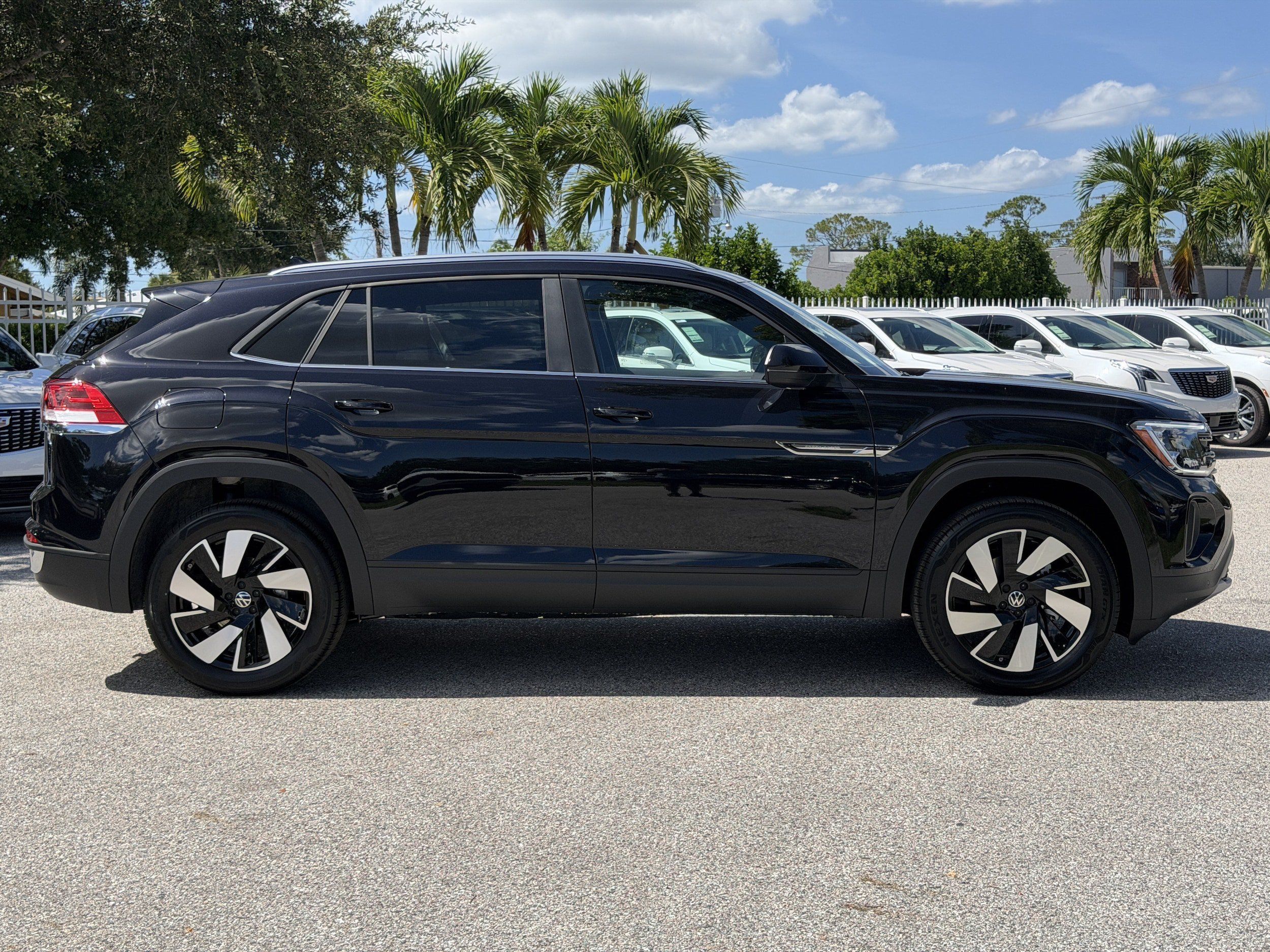 New 2026 Volkswagen Atlas Cross Sport SE FWD image 8