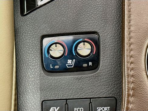 Used 2013 Toyota Avalon Limited FWD image 8