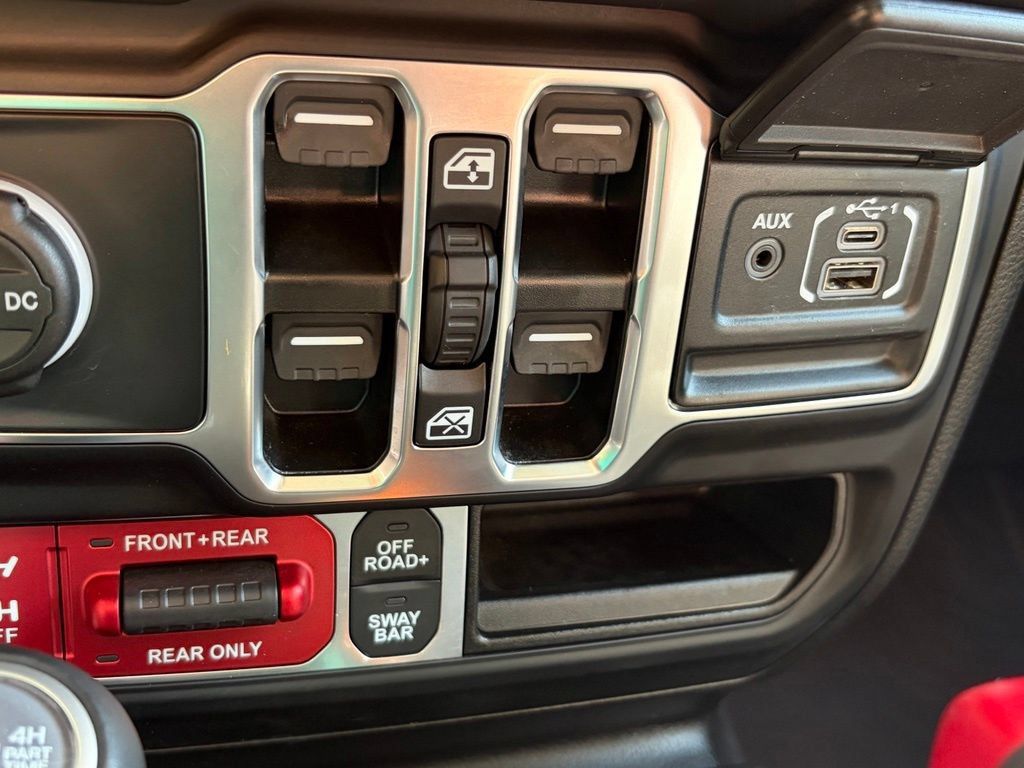 Used 2025 Jeep Wrangler Unlimited Rubicon AWD/4WD image 21